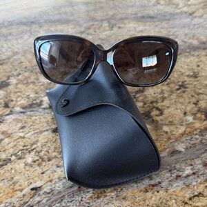 Elegant brown  Sunglasses with Case
Ray Ban never worn